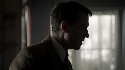 OUTLANDER_-_E1X08_BOTH_SIDES_NOW_0438.jpg