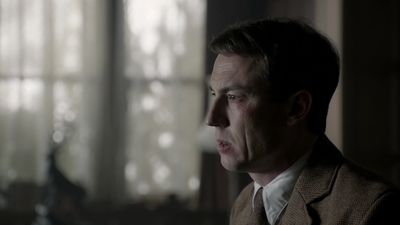 OUTLANDER_-_E1X08_BOTH_SIDES_NOW_0470.jpg