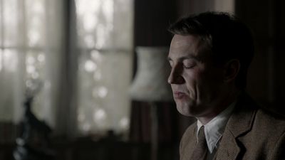OUTLANDER_-_E1X08_BOTH_SIDES_NOW_0508.jpg