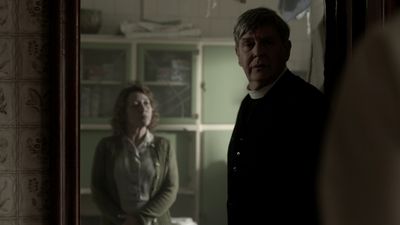 OUTLANDER_-_E1X08_BOTH_SIDES_NOW_0590.jpg