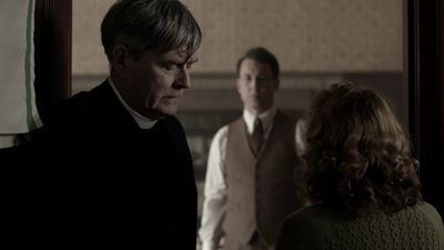 OUTLANDER_-_E1X08_BOTH_SIDES_NOW_0598.jpg