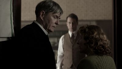 OUTLANDER_-_E1X08_BOTH_SIDES_NOW_0602.jpg