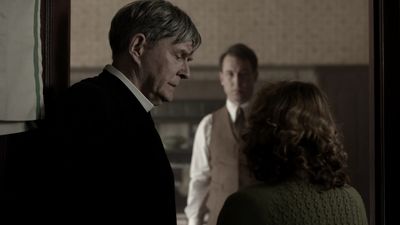 OUTLANDER_-_E1X08_BOTH_SIDES_NOW_0605.jpg