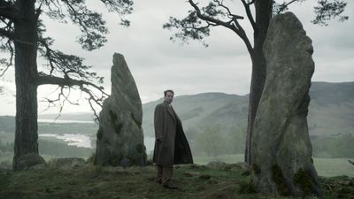 OUTLANDER_-_E1X08_BOTH_SIDES_NOW_0801.jpg
