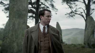 OUTLANDER_-_E1X08_BOTH_SIDES_NOW_0812.jpg
