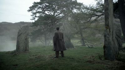 OUTLANDER_-_E1X08_BOTH_SIDES_NOW_0901.jpg
