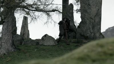 OUTLANDER_-_E1X08_BOTH_SIDES_NOW_0924.jpg