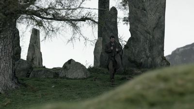 OUTLANDER_-_E1X08_BOTH_SIDES_NOW_0925.jpg
