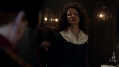 OUTLANDER_-_E1X08_BOTH_SIDES_NOW_1184.jpg