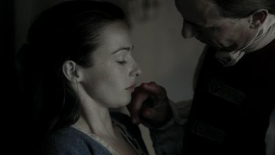 OUTLANDER_-_E1X12_LALLYBROCH_0102.jpg