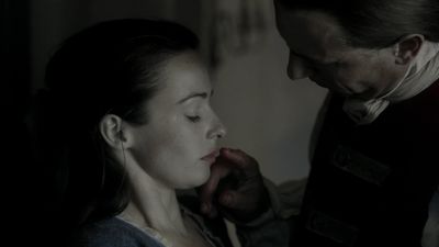 OUTLANDER_-_E1X12_LALLYBROCH_0104.jpg