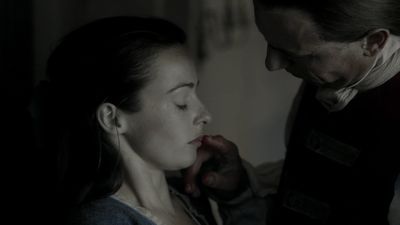 OUTLANDER_-_E1X12_LALLYBROCH_0105.jpg
