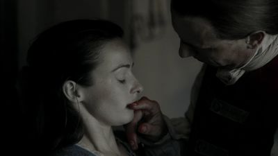 OUTLANDER_-_E1X12_LALLYBROCH_0112.jpg
