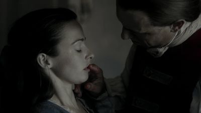 OUTLANDER_-_E1X12_LALLYBROCH_0126.jpg