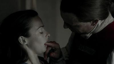OUTLANDER_-_E1X12_LALLYBROCH_0150.jpg