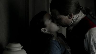 OUTLANDER_-_E1X12_LALLYBROCH_0221.jpg