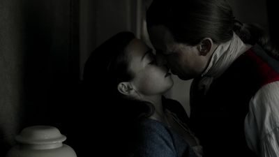 OUTLANDER_-_E1X12_LALLYBROCH_0224.jpg