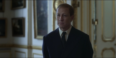 THE_CROWN_-_E3X01_OLDING_063.jpg
