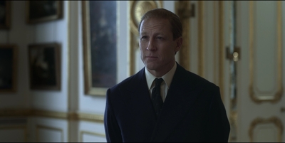 THE_CROWN_-_E3X01_OLDING_064.jpg