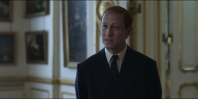 THE_CROWN_-_E3X01_OLDING_077.jpg