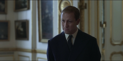 THE_CROWN_-_E3X01_OLDING_078.jpg