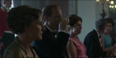 THE_CROWN_-_E3X01_OLDING_104.jpg