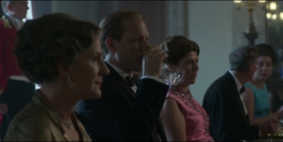 THE_CROWN_-_E3X01_OLDING_106.jpg