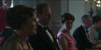 THE_CROWN_-_E3X01_OLDING_111.jpg