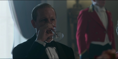 THE_CROWN_-_E3X01_OLDING_154.jpg