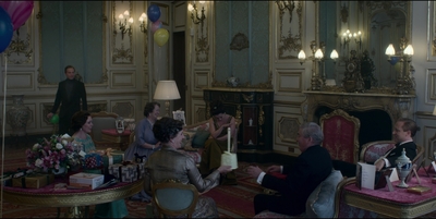 THE_CROWN_-_E3X01_OLDING_167.jpg