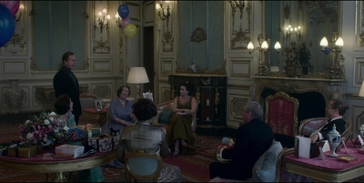 THE_CROWN_-_E3X01_OLDING_174.jpg