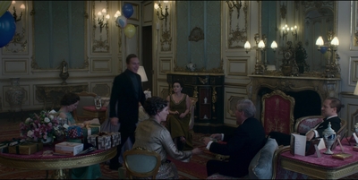 THE_CROWN_-_E3X01_OLDING_175.jpg