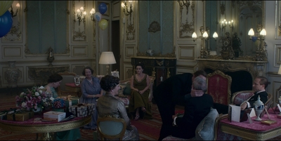 THE_CROWN_-_E3X01_OLDING_179.jpg