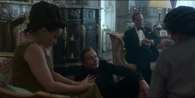 THE_CROWN_-_E3X01_OLDING_190.jpg
