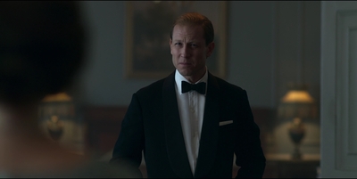 THE_CROWN_-_E3X01_OLDING_201.jpg