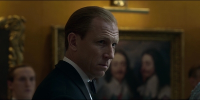 THE_CROWN_-_E3X01_OLDING_281.jpg