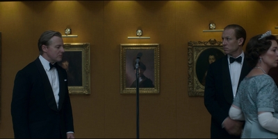 THE_CROWN_-_E3X01_OLDING_310.jpg