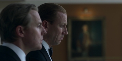 THE_CROWN_-_E3X01_OLDING_342.jpg