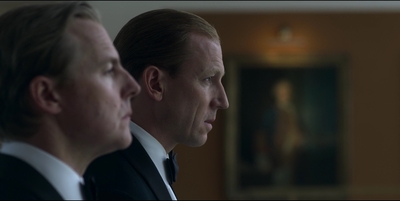 THE_CROWN_-_E3X01_OLDING_366.jpg