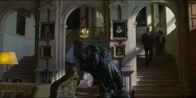 THE_CROWN_-_E3X02_MARGARETOLOGY_037.jpg