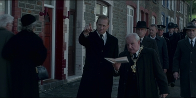 THE_CROWN_-_E3X03_ABERFAN_045.jpg