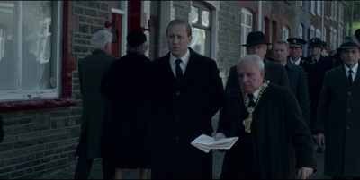 THE_CROWN_-_E3X03_ABERFAN_048.jpg