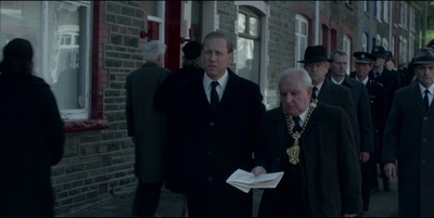 THE_CROWN_-_E3X03_ABERFAN_050.jpg