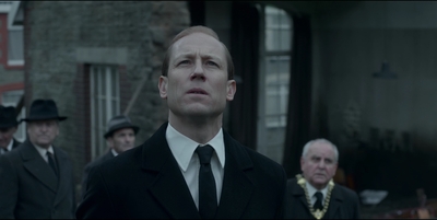 THE_CROWN_-_E3X03_ABERFAN_068.jpg