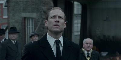 THE_CROWN_-_E3X03_ABERFAN_070.jpg