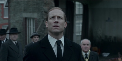 THE_CROWN_-_E3X03_ABERFAN_071.jpg