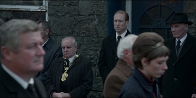 THE_CROWN_-_E3X03_ABERFAN_075.jpg