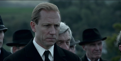 THE_CROWN_-_E3X03_ABERFAN_119.jpg