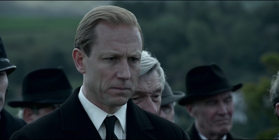 THE_CROWN_-_E3X03_ABERFAN_121.jpg