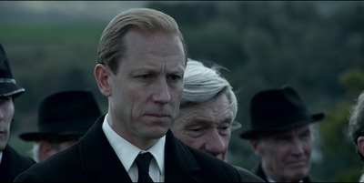 THE_CROWN_-_E3X03_ABERFAN_128.jpg